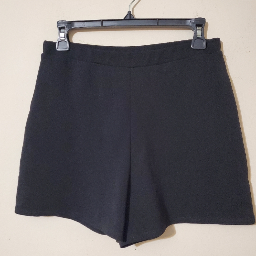 PrettyLittleThing Black High-Waist Going Out Shorts Classic Chic Textured